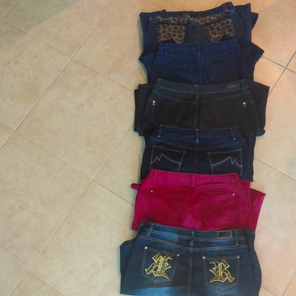 *Bundle* jeans, sweater & Tshirts. Variety of sizes & a Polo sport crossbody bag